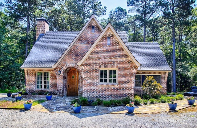 Beautiful Cottage in the Woods