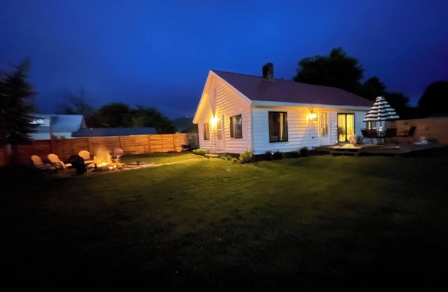 Beautiful Cottage with private fenced yard and fire pit!