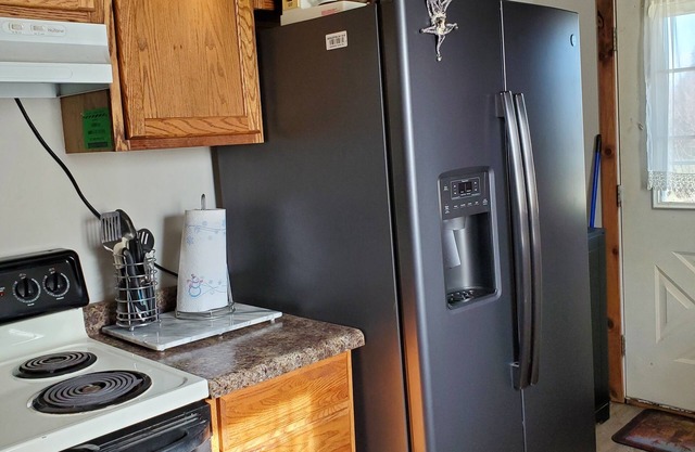 Beautiful country setting, Newly remodeled Secondary Suite. 3 miles to Honda ELP