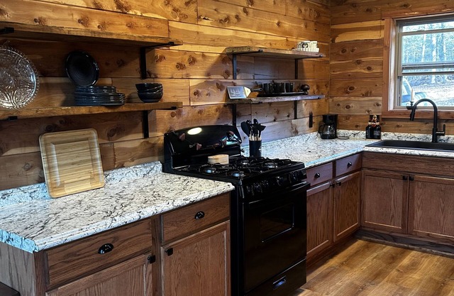 Beautiful country cabin on a natural spring creek!