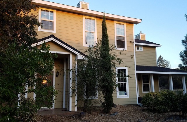 Beautiful Country Getaway, 2 Miles to Lake!