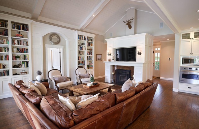 Beautiful Country Home on 4 gated acres, with beautiful patio and fire pit!!