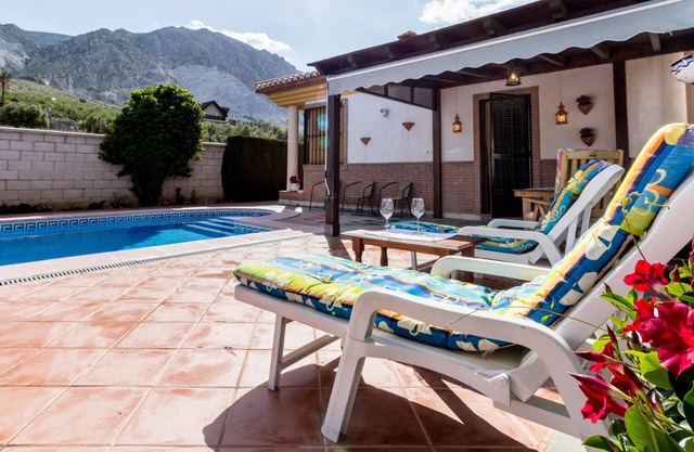 Schönes Landhaus mit privatem Pool, Aussicht und gratis WiFi