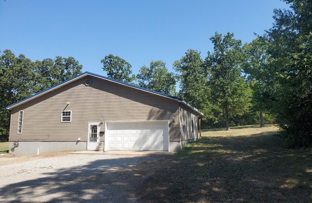 Beautiful country setting! 23 minutes from Fort Leonard Wood!