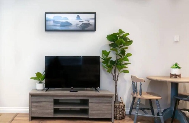 Beautiful Cozy 1 Bedroom Suite In Langford