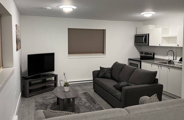 Beautiful + Cozy 1BR suite