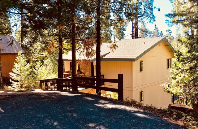 Schöne und gemütliche Hütte in Blue Lake Springs