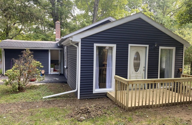 Beautiful creekside secluded cottage with canoeing on site. Pet friendly.