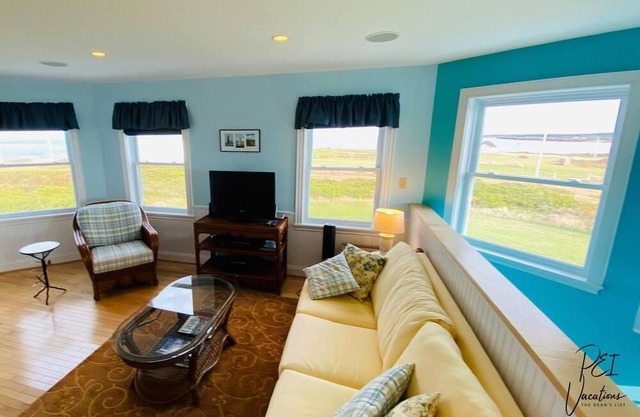 Beautiful custom designed beach house, sleeps 9.
