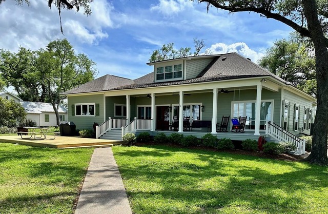 Beautiful custom home on Moss Lake