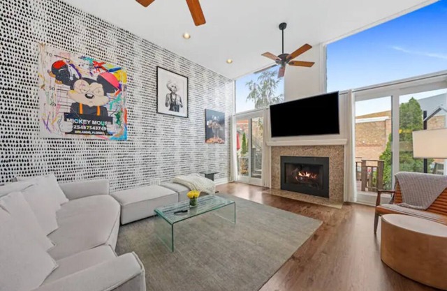 Beautiful Designer Townhome ~ Amazing Location! River West - 4-Bedroom / Unit 1