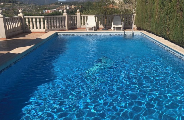 Schöne Villa inmitten üppiger Gärten, privater Pool, für 6 Personen