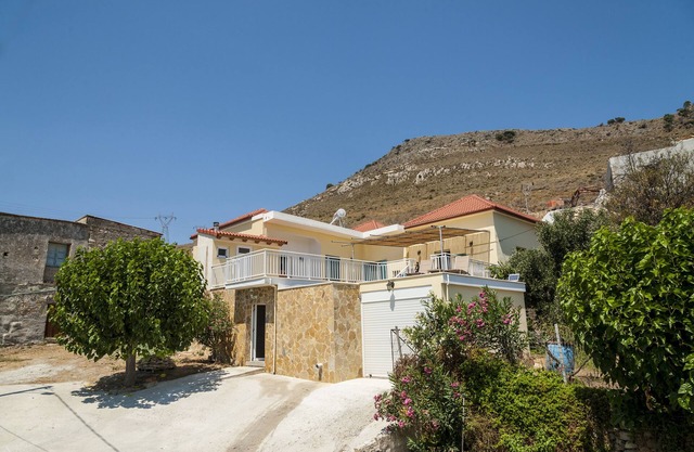 Schönes freistehendes Haus in den Bergen in Astrikas