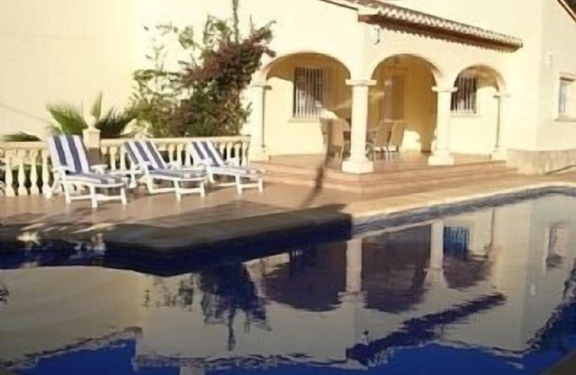 Schöne freistehende Villa mit 12 Meter Pool in der Nähe von Strand