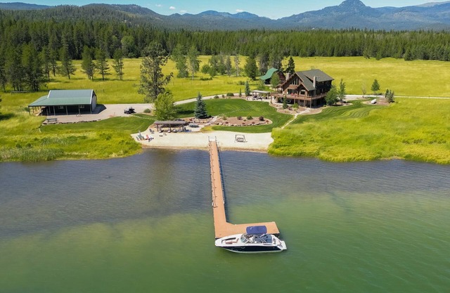 Wunderschönes, hundefreundliches Haus mit Zugang zu einem Dock, einem Privatstrand und einer geschützten Bucht!