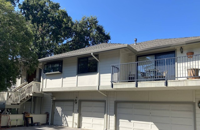 Beautiful Downtown spacious Lafayette Townhome