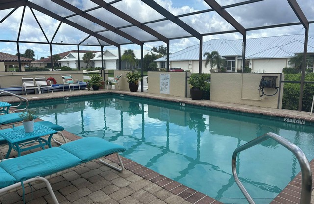Beautiful downtown Punta Gordain walking distance of Fisherman's Village