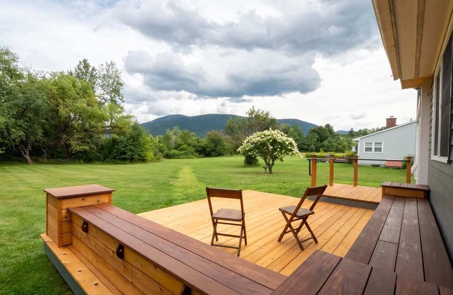 Beautiful Downtown Home With Mountain Views