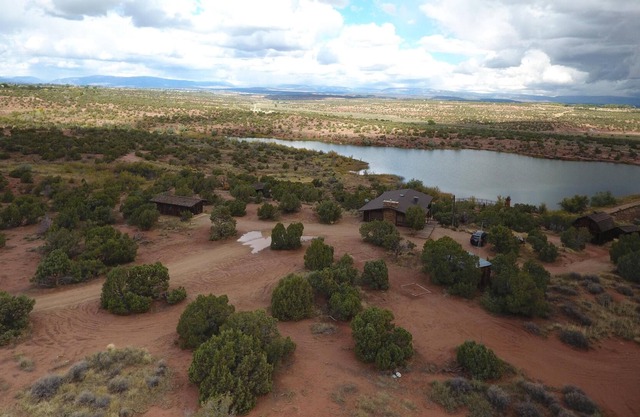 Schöne Eagle Lodge am Six Lakes Resort und Fischerei Preserve