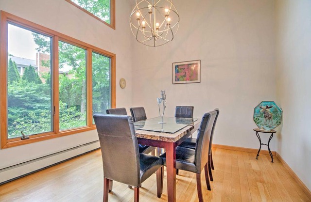 Beautiful East Hampton Retreat with Hot Tub and Pool!