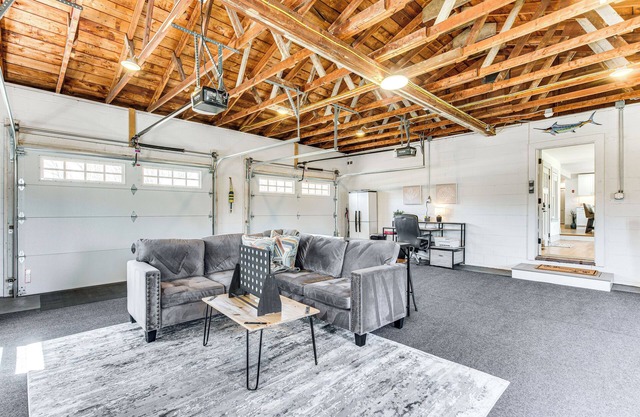 Beautiful Eliot Retreat w/Fire Pit & Game Room!