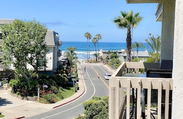 Beautiful End Unit Single Level Condo North Coast Village - Walk to the beach!!