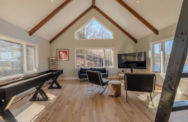 Beautiful Escape! Hudson Valley LakeHouse. 90min from NYC & 30min from Beacon.