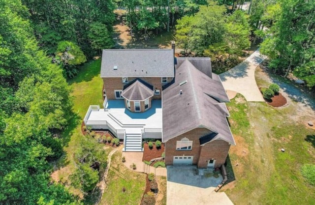 Beautiful Estate in 4 acres of land in Chapel Hill