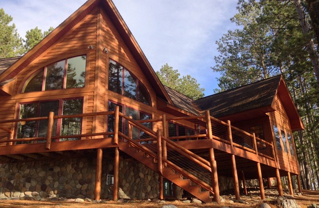 Wunderschönes Executive Lake Home auf der Halbinsel mit 657 m großen Lake Frontage