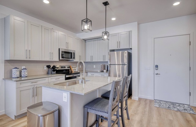 Beautiful Executive Rental! Near Hospital!