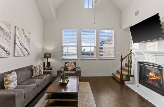 Beautiful Executive Townhome superb location 3br 3.5bth in peaceful Lewisville