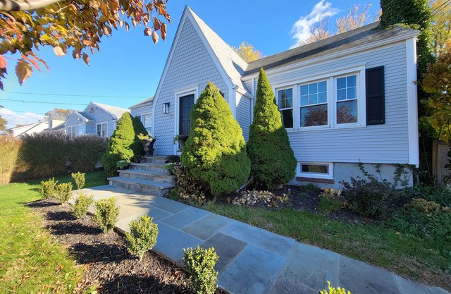 Beautiful Fairfield Beach Area home, 5 minute walk to beach, town & train