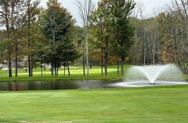 PknPk Canterbury Woods. Golf course, view of #1 green. Sleeps 10