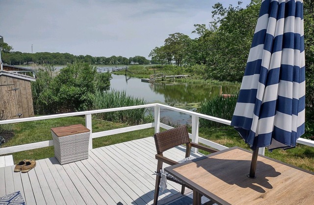 Beautiful fall getaway in a newly renovated waterfront home