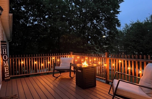 Beautiful family and pet friendly home right off the I77/64 spilt!