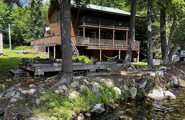 Beautiful Family Getaway on Private Lakefront