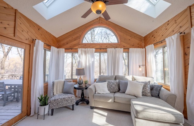 Beautiful Family Home! Close to Outlet Malls