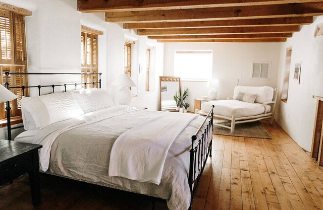 Beautiful Family-sized Adobe Getaway — Sleeps 10+ in North Valley, Albuquerque
