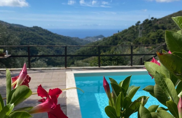 Sunny Apartment in malerischer Umgebung mit Pool in Bordighera