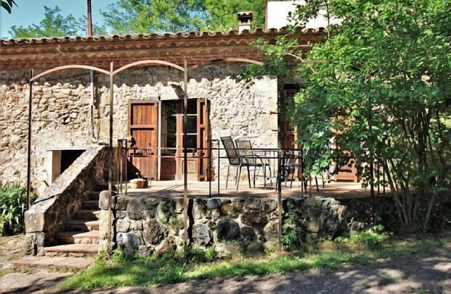 Preciosa masía con capacidad para 8 personas situada a 5 minutos de "la Fageda".