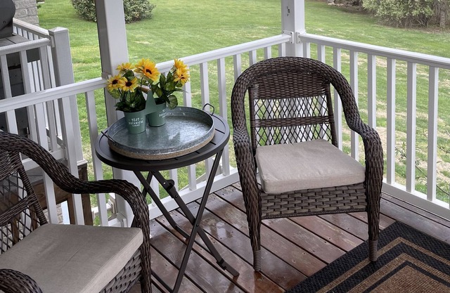 Beautiful Farmhouse, Terrace Level Apartment, 13 min. from LU