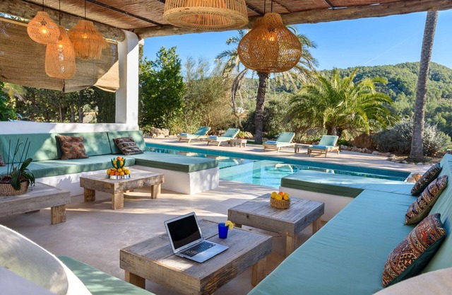 Beautiful finca 11 rooms 16 guests