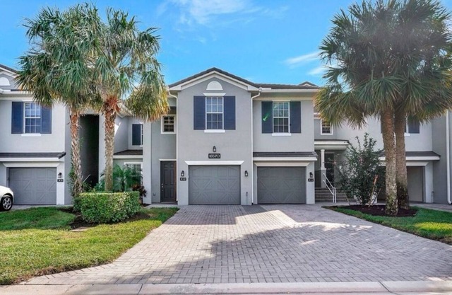 Beautiful first floor Condo in gated community on private Davis Love golf course
