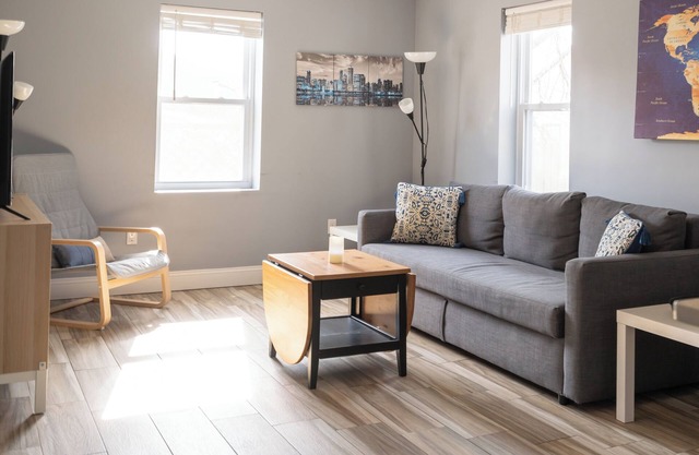 Beautiful First Flr, 2-Bedroom Apt w/Free Parking