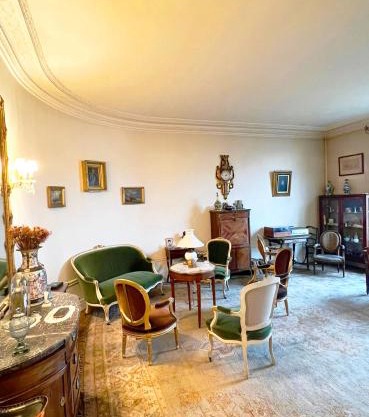 beautiful flat in the center of Paris 6 th district
