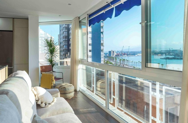 Luxury 3-bed apartment with sea views by SharingCo