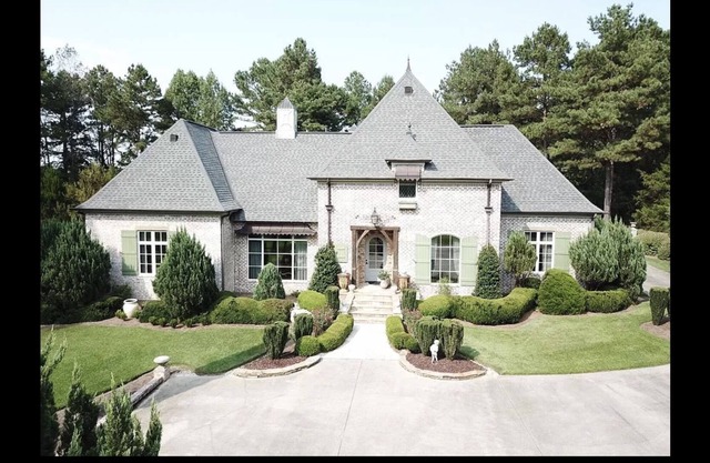 Beautiful French country style Villa near downtown!!