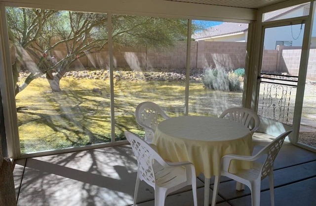 Beautiful! Fully Furnished w/ Rec Ctr Pools, Jacuzzi, Fitness Room