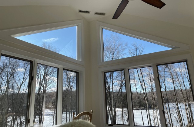 Beautiful, Fun Lakefront Retreat -- Perfect for family reunions / groups