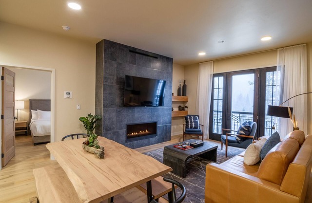 Beautiful|Gas Fireplace|Mountain View|Balcony
